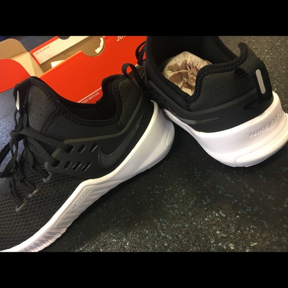 NIKE FREE X METCONS (M8/ W9.5) BRAND NEW WITH BOX - Picture 8 of 8